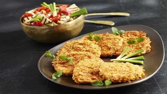 Schab pieczony z oliwkami i sałatką z grillowanego bakłażana