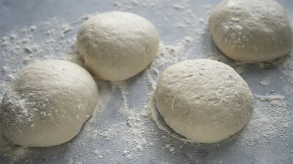 Ciasto na pizzę