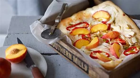 Podpłomyki z koprem włoskim i brzoskwinią