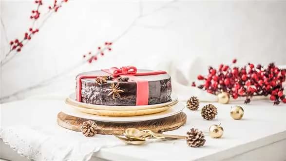 Tort piernikowy z konfiturą pomarańczową