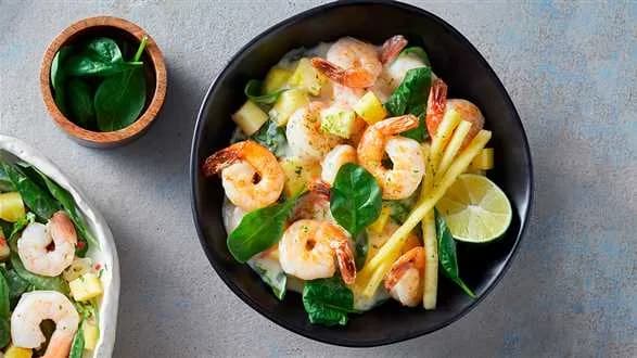 Krewetki z ananasem podawane na ciepło