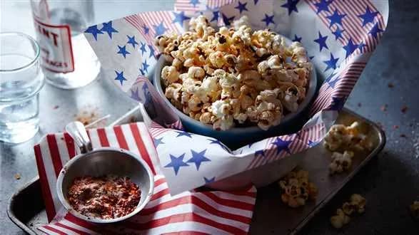 Popcorn z karmelem z chili i cynamonem