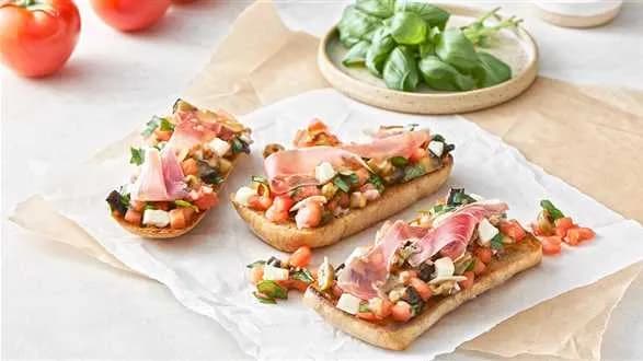 Bruschetta z oliwkami i mozzarellą