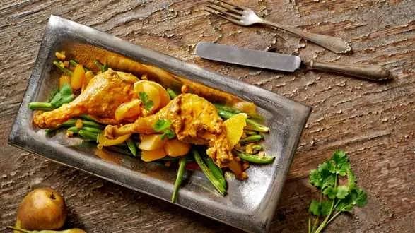 Kaczka w sosie curry z gruszkami i pomarańczą