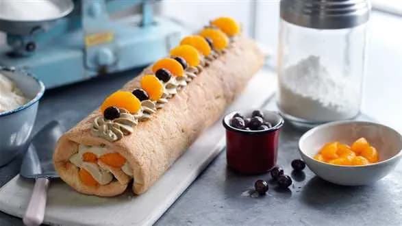 Biszkoptowa rolada z kremem kawowym i mandarynkami