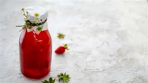 Syrop z szypułek truskawek