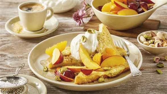 Tosty francuskie z lodami i sałatką owocową