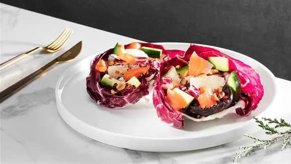 Sałatka z pomelo, burakiem i łososiem
