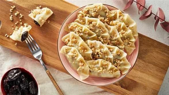 Pierogi z suszonymi śliwkami
