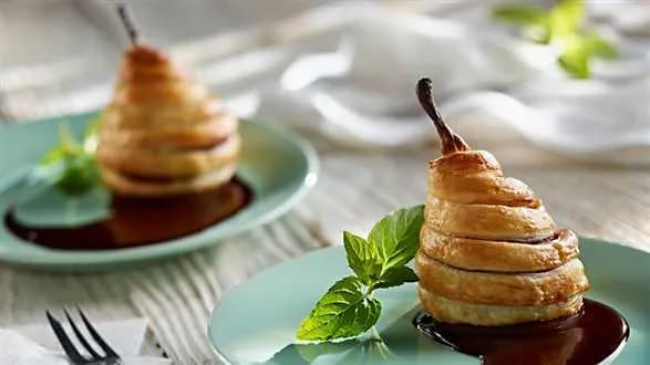 Winna gruszka zapiekana w cieście francuskim