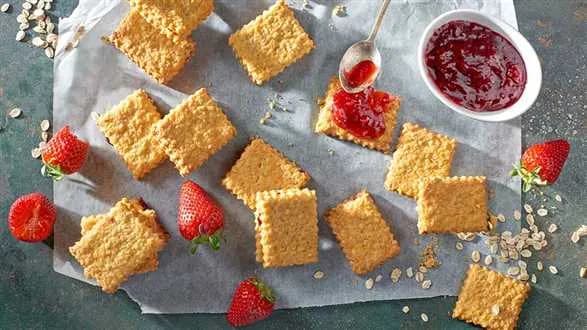 Markizy owsiane z marchewką i konfiturą truskawkową