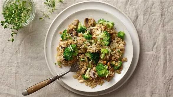 Pęczak z orzechami i pieczarkami