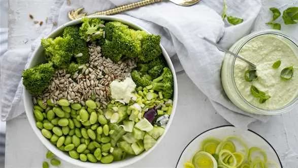 Zielona sałatka z brokułem