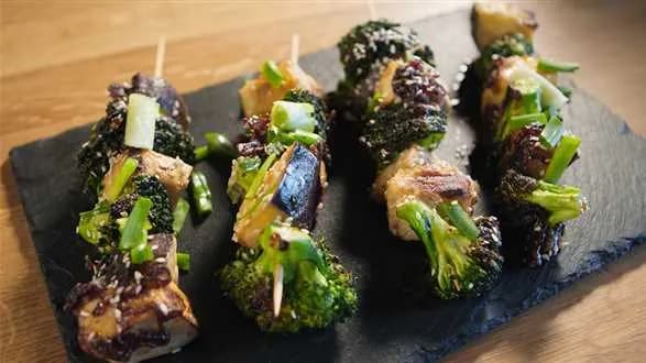 Wegańskie szaszłyki z tofu i warzywami