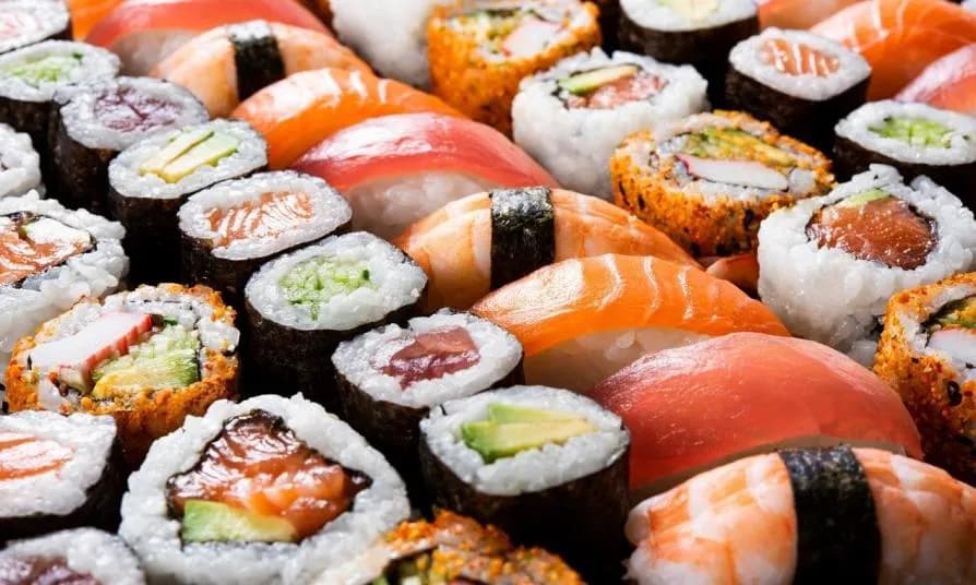 Pochodzenie sushi: z jakiego kraju pochodzi i jak zdobyło światową popularność