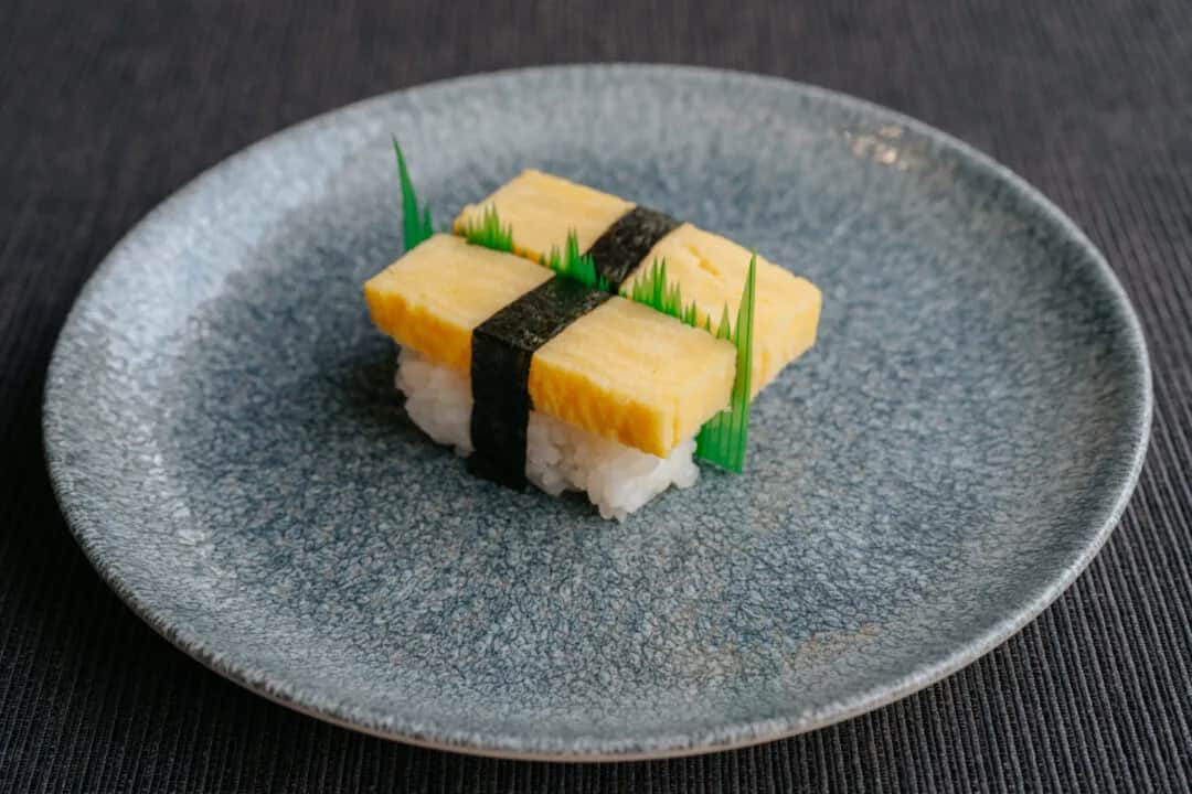 Czym jest tamago sushi? Charakterystyka, składniki i tajniki przygotowania