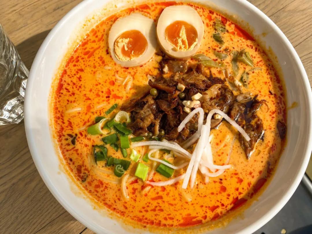 Gdzie na ramen w Warszawie? Sprawdź najlepsze miejsca i uniknij rozczarowania!