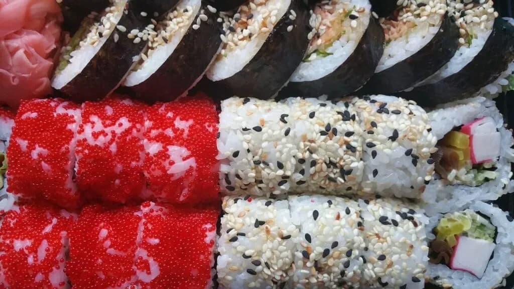 Co się daje do sushi? Składniki, które musisz znać, by uniknąć błędów